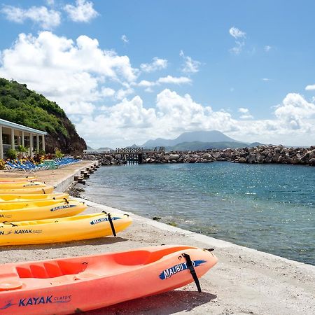 Bird Rock Beach Hotel บาสแตร์ ภายนอก รูปภาพ