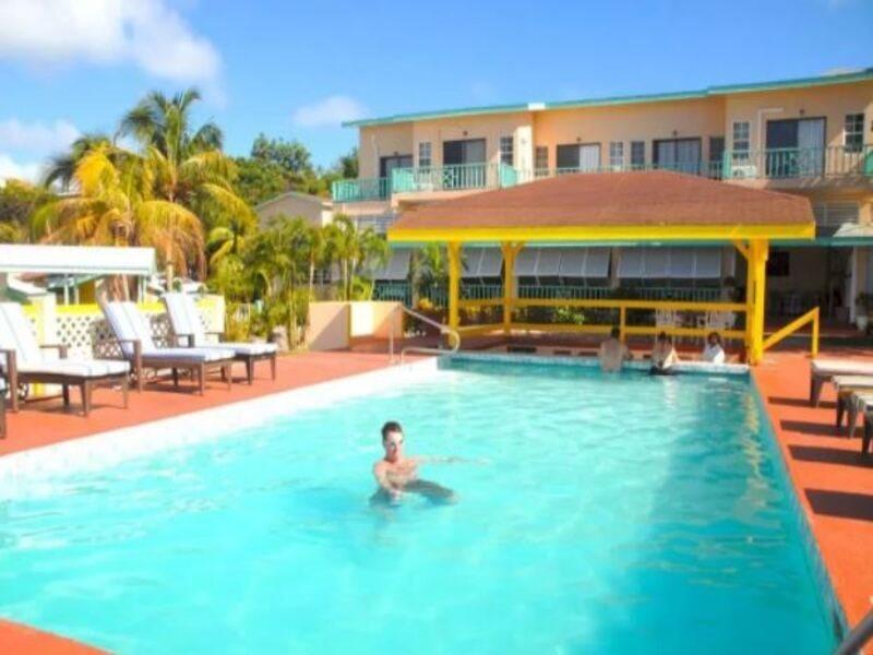 Bird Rock Beach Hotel บาสแตร์ ภายนอก รูปภาพ