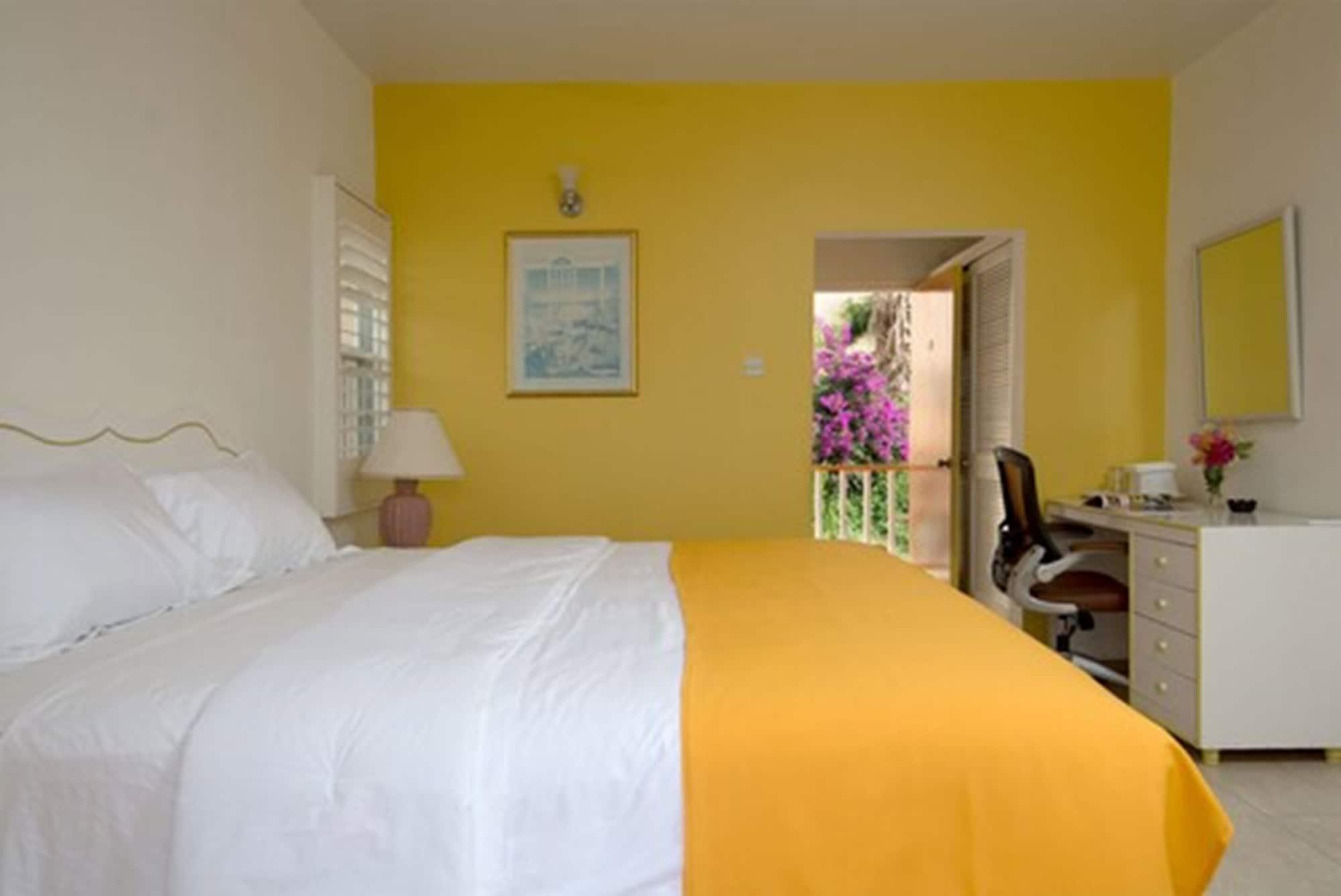 Bird Rock Beach Hotel บาสแตร์ ภายนอก รูปภาพ