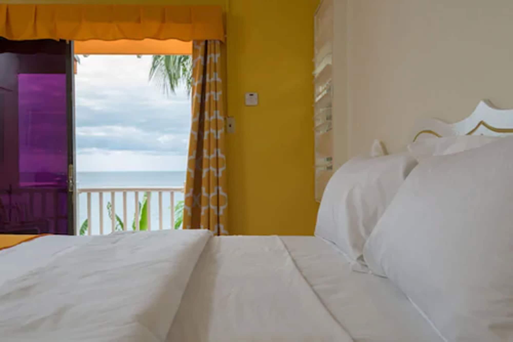 Bird Rock Beach Hotel บาสแตร์ ภายนอก รูปภาพ