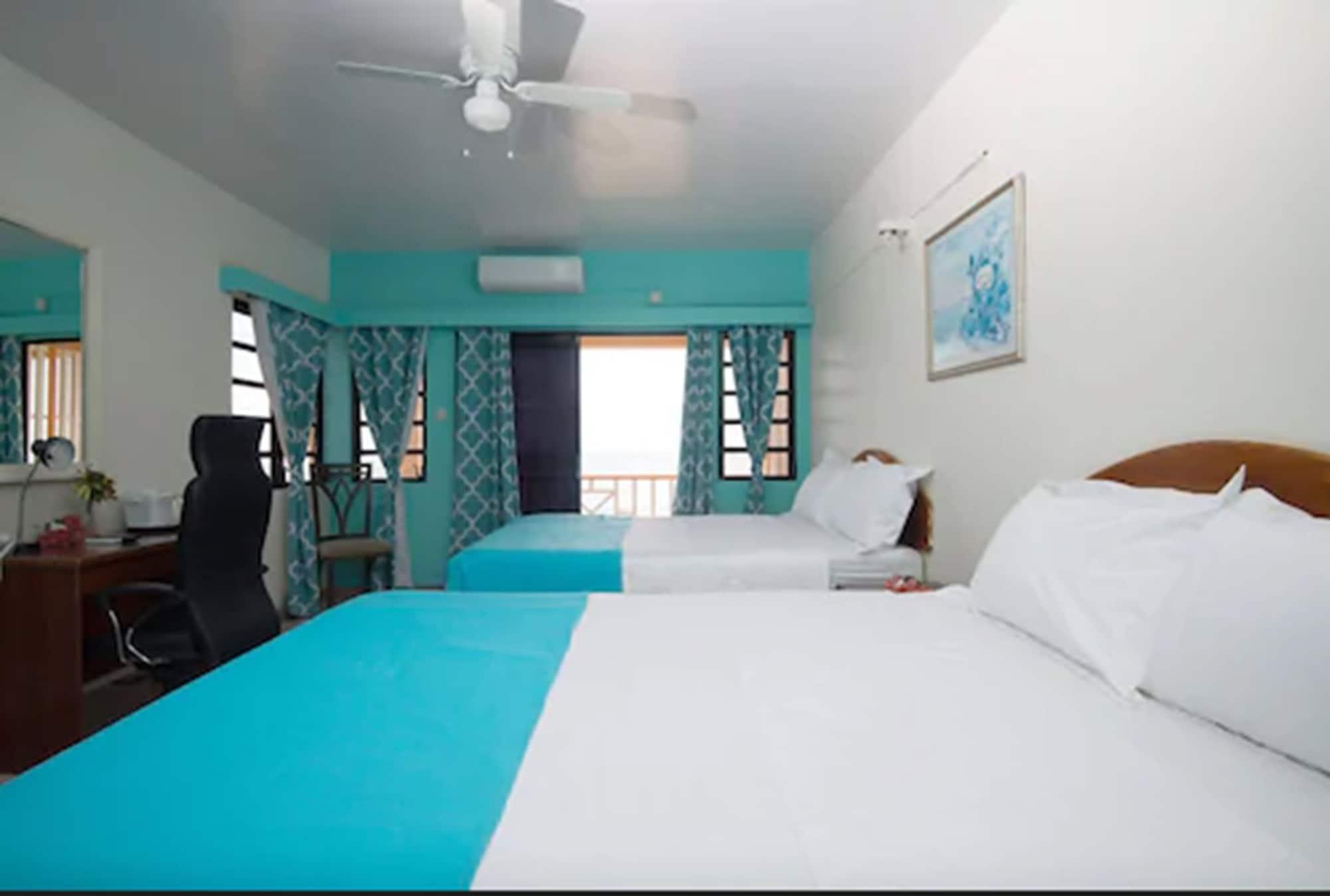 Bird Rock Beach Hotel บาสแตร์ ภายนอก รูปภาพ