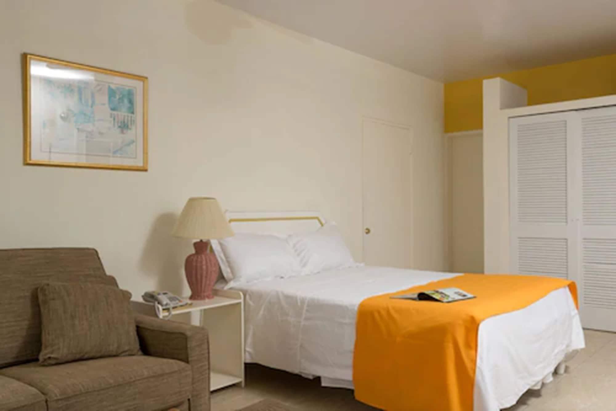 Bird Rock Beach Hotel บาสแตร์ ภายนอก รูปภาพ