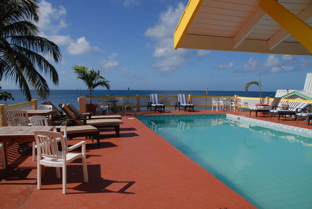Bird Rock Beach Hotel บาสแตร์ ภายนอก รูปภาพ