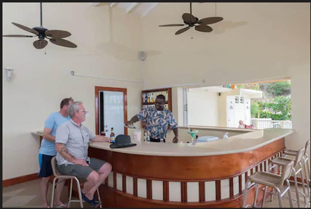 Bird Rock Beach Hotel บาสแตร์ ภายนอก รูปภาพ