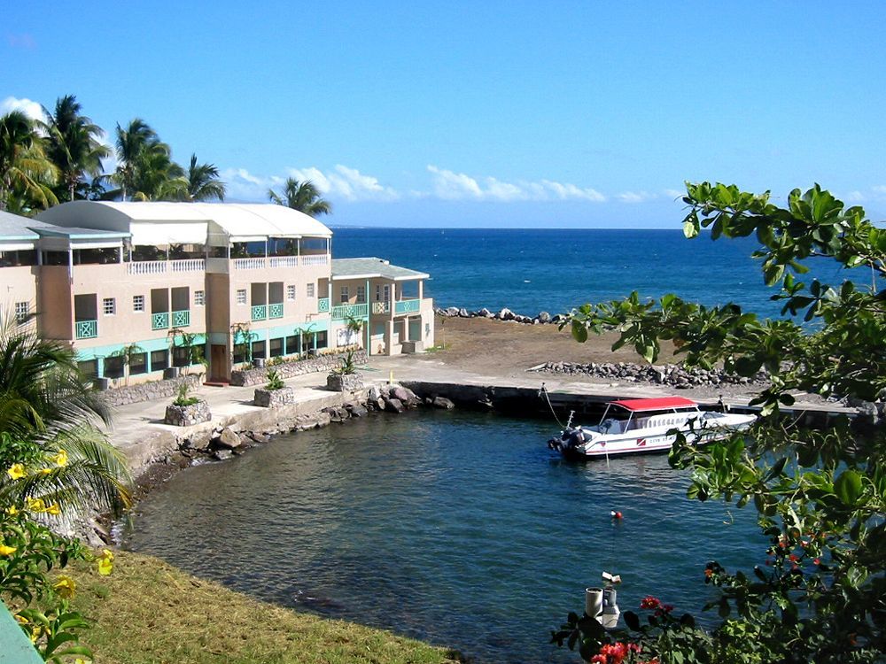 Bird Rock Beach Hotel บาสแตร์ ภายนอก รูปภาพ