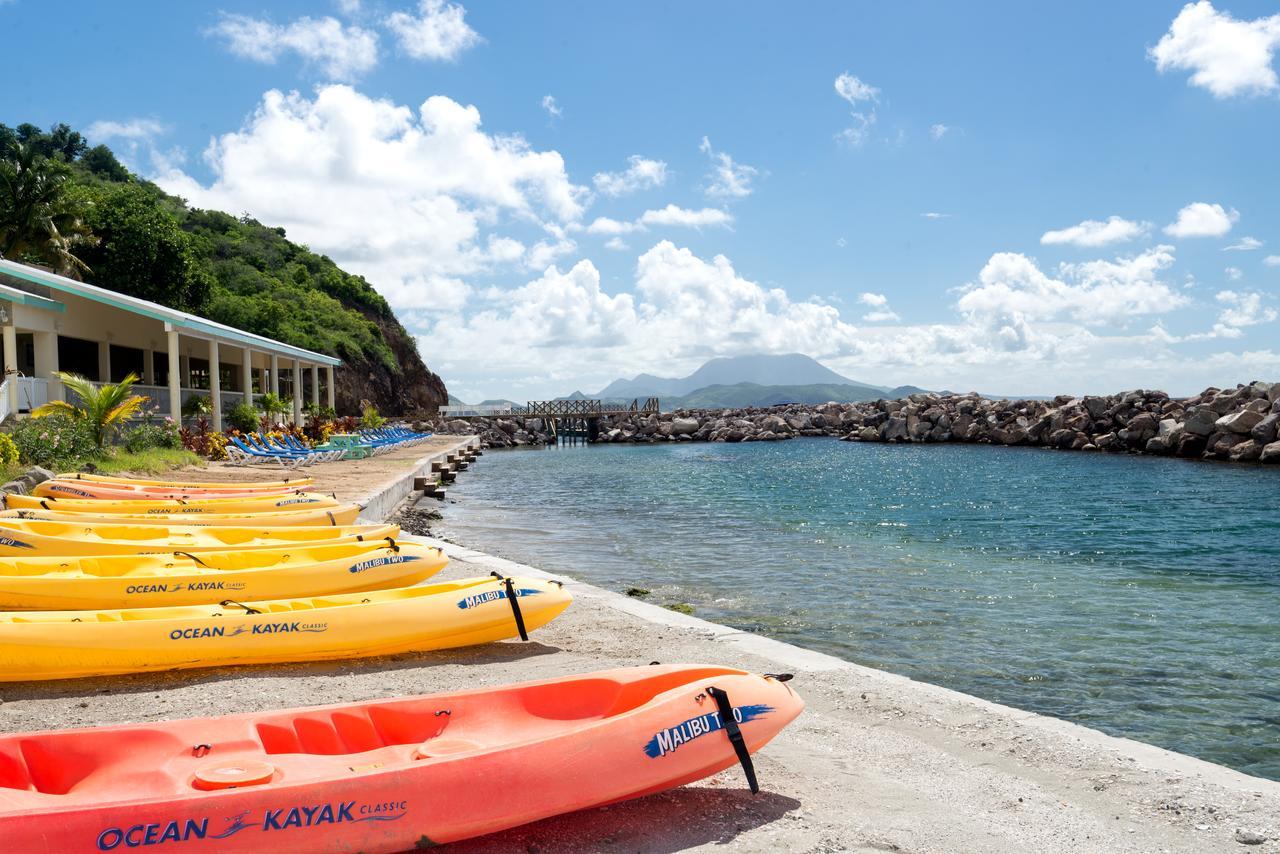 Bird Rock Beach Hotel บาสแตร์ ภายนอก รูปภาพ