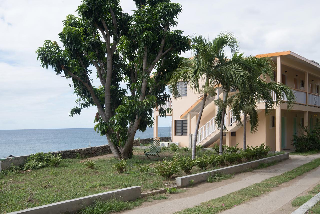 Bird Rock Beach Hotel บาสแตร์ ภายนอก รูปภาพ