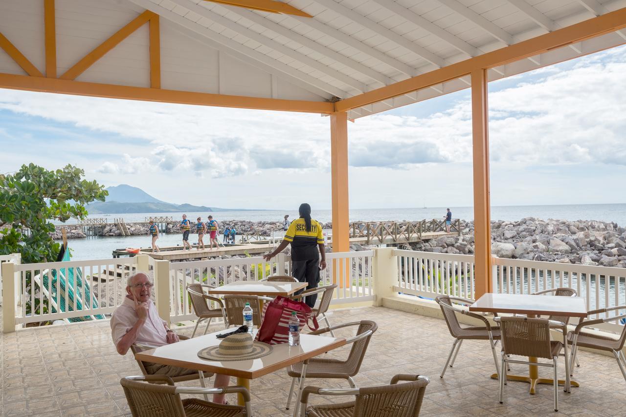 Bird Rock Beach Hotel บาสแตร์ ภายนอก รูปภาพ