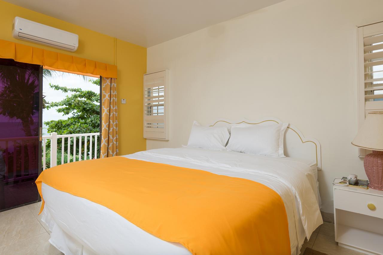 Bird Rock Beach Hotel บาสแตร์ ภายนอก รูปภาพ