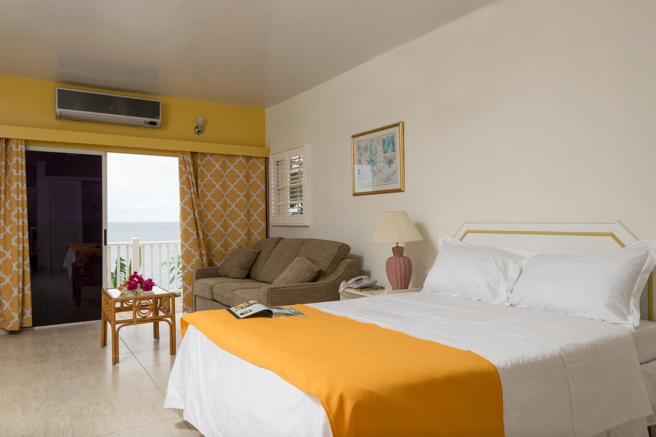 Bird Rock Beach Hotel บาสแตร์ ภายนอก รูปภาพ