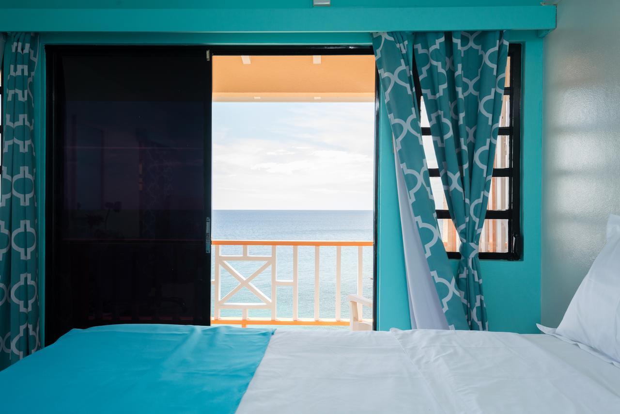 Bird Rock Beach Hotel บาสแตร์ ภายนอก รูปภาพ